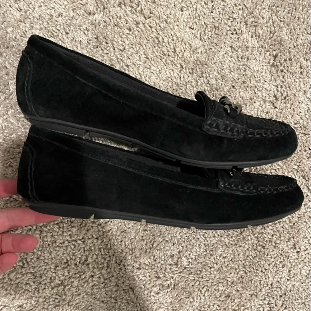 Vionic black suede Mesa loafers with gunmetal/muted silver chain accent